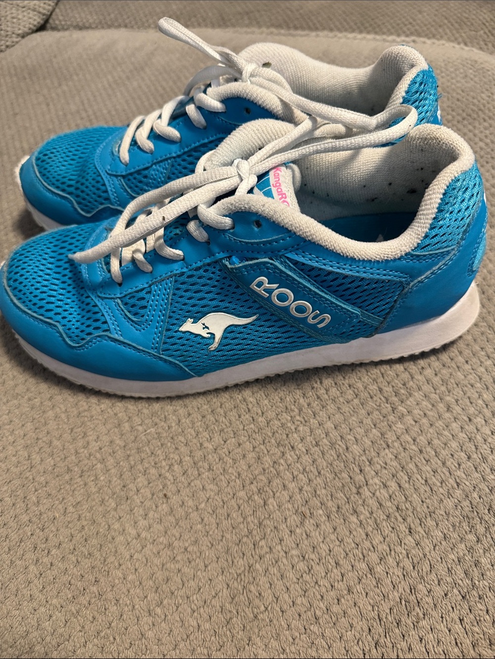 kangaROOS Blue and White Women's Mesh Athletic Sneakers